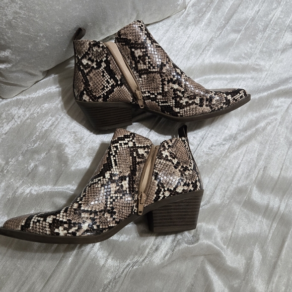Snakeskin Ankle Boots By Time And Tru Size 7 1/2 EUC - Picture 2 of 8
